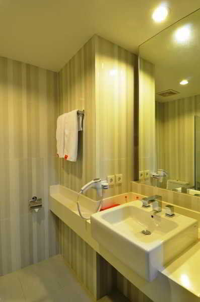 Harris & Conventions 4* Malang